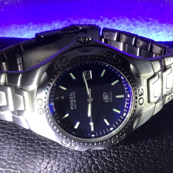 Fossil w/Iridescent Dial - Picture 7 of 8